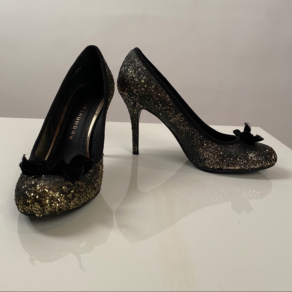 Chinese Laundry Gold Glitter Heels size 8